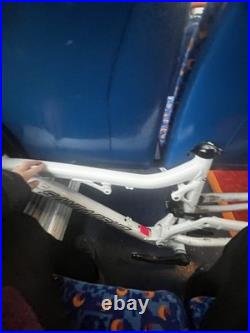 2015 white santa cruz heckler frame few scratches and bit dirty but i can clean