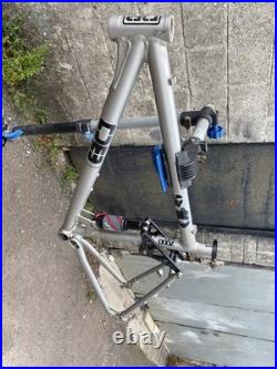 49cm Diamondback S10 Full Sus Frame For Use With 26 Disc Brake Wheel 1 1/8 BSA 49cm Diamondback S10 Full Sus Frame For Use With 26 Disc Brake Wheel 1 1/8 BSA