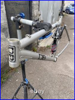 49cm Diamondback S10 Full Sus Frame For Use With 26 Disc Brake Wheel 1 1/8 BSA 49cm Diamondback S10 Full Sus Frame For Use With 26 Disc Brake Wheel 1 1/8 BSA