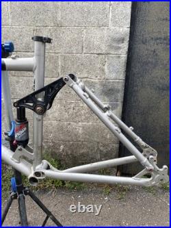 49cm Diamondback S10 Full Sus Frame For Use With 26 Disc Brake Wheel 1 1/8 BSA 49cm Diamondback S10 Full Sus Frame For Use With 26 Disc Brake Wheel 1 1/8 BSA