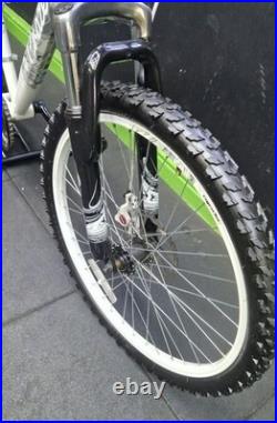 Apollo Craze Mountain Bike 24in Wheels 13in Frame Front Suspension Disc Brakes