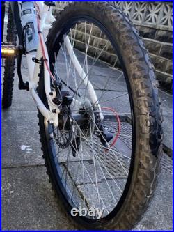 Apollo Evade Mountain Bike Unisex 26 Wheels 14 Frame Apollo Evade Mountain Bike Unisex 26 Wheels 14 Frame