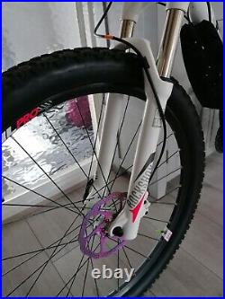 Btwin Rockrider 560 mountain bike, Medium frame, 27.5 inch wheels, Rockshox