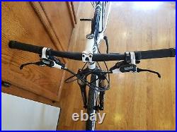 Cannondale Trail 6 mountain bike. Manitou Axel, 203mm, Frame up build. Medium