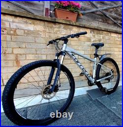 Carrera Vengeance Mountain Bike 27.5 Men's Green Medium 16 Frame