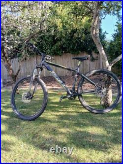 Carrera Vulcan Mountain Bike 27.5 22-inch Aluminium Frame Ivory Black