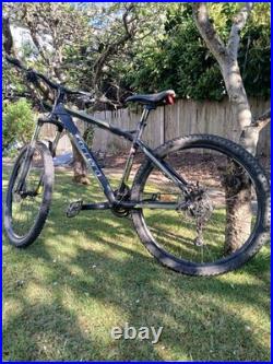 Carrera Vulcan Mountain Bike 27.5 22-inch Aluminium Frame Ivory Black