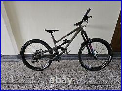 Commencal Clash full suspension mountain bike 27.5 medium frame