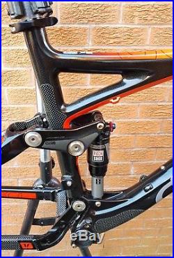 Devinci Dixon Carbon MTB bike medium 18.5 frame Enduro 5.7 travel Monarch RT3