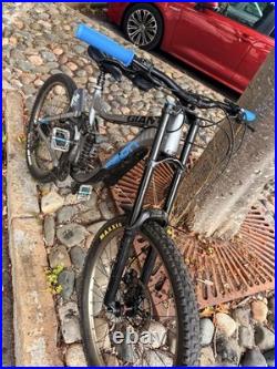 Downhill Giant Reign Very Rare 27 Inch Medium/ Large Frame Project Bike Downhill Giant Reign Very Rare 27 Inch Medium/ Large Frame Project Bike