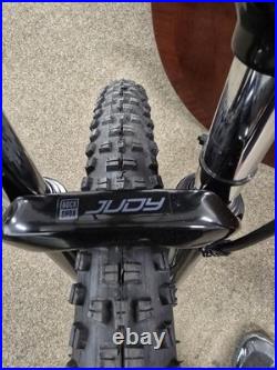Ex Display Calibre Rake Mountain Bike With Accessories 20inch Frame Ex Display Calibre Rake Mountain Bike With Accessories 20inch Frame