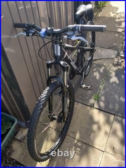GT AVALANCHE 3.0 Mountain Bike. Size S (16) Disc Brakes, 24- Speed