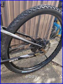 GT AVALANCHE 3.0 Mountain Bike. Size S (16) Disc Brakes, 24- Speed