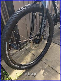 GT AVALANCHE 3.0 Mountain Bike. Size S (16) Disc Brakes, 24- Speed