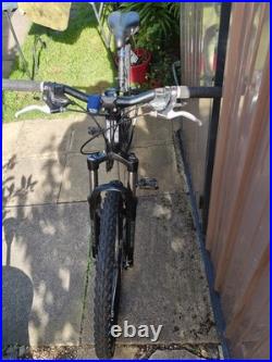 GT AVALANCHE 3.0 Mountain Bike. Size S (16) Disc Brakes, 24- Speed