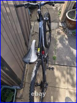 GT AVALANCHE 3.0 Mountain Bike. Size S (16) Disc Brakes, 24- Speed