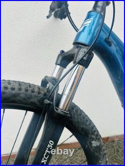 GT Avalanche Sport Mountain Bike 27.5 Wheels Disc Brakes Blue M/L Frame