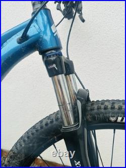 GT Avalanche Sport Mountain Bike 27.5 Wheels Disc Brakes Blue M/L Frame