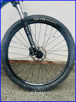 GT Avalanche Sport Mountain Bike 27.5 Wheels Disc Brakes Blue M/L Frame