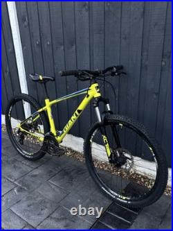 Giant ATX 2 Mountain Bike Men's Size S Frame 27.5 Inch Wheels