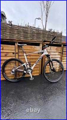 Giant Anthem Mountain Bike Large Frame, 26- inch Wheel, White/Red