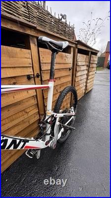 Giant Anthem Mountain Bike Large Frame, 26- inch Wheel, White/Red