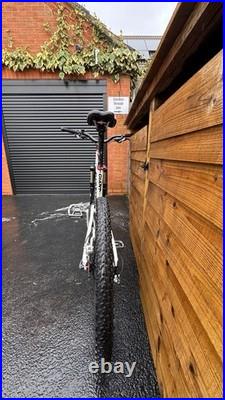 Giant Anthem Mountain Bike Large Frame, 26- inch Wheel, White/Red