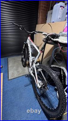 Giant Anthem Mountain Bike Large Frame, 26- inch Wheel, White/Red