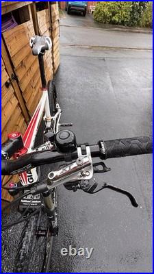 Giant Anthem Mountain Bike Large Frame, 26- inch Wheel, White/Red