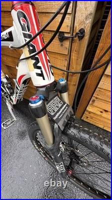 Giant Anthem Mountain Bike Large Frame, 26- inch Wheel, White/Red