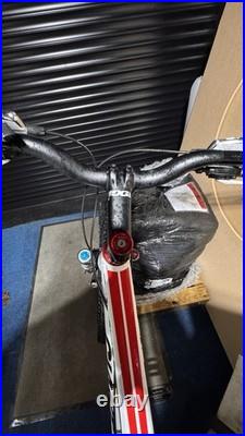 Giant Anthem Mountain Bike Large Frame, 26- inch Wheel, White/Red