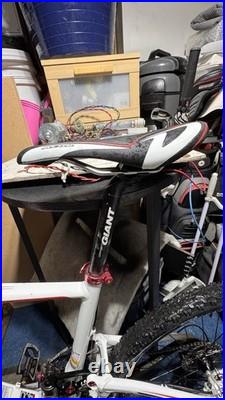 Giant Anthem Mountain Bike Large Frame, 26- inch Wheel, White/Red