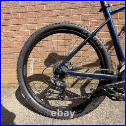Giant Talon 3 Mountain Bike 2023 Large Frame, 27.5 Wheels, Hardtail Giant Talon 3 Mountain Bike 2023 Large Frame, 27.5 Wheels, Hardtail