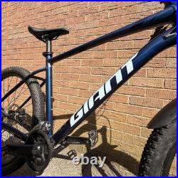 Giant Talon 3 Mountain Bike 2023 Large Frame, 27.5 Wheels, Hardtail Giant Talon 3 Mountain Bike 2023 Large Frame, 27.5 Wheels, Hardtail