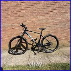 Giant Talon 3 Mountain Bike 2023 Large Frame, 27.5 Wheels, Hardtail Giant Talon 3 Mountain Bike 2023 Large Frame, 27.5 Wheels, Hardtail
