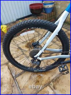 Giant XTC XL HardTail. Alloy Frame, 26 Wheels, SLX/Deore. 1 owner, Accessories