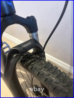 Giant talon 2 mountain bike small frame 27.5 inch wheels