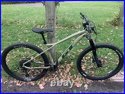 Gt Zaskia Expert Mountain Bike Frame Size M Olive Green