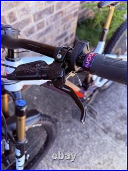 Medium Frame EMTB Mountain Bike 29' Wheels Mondraker Dusk SE 2022