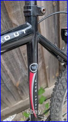 Mens Medium Frame Mountain Bike 18 Speed