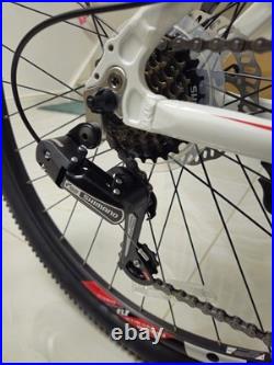 Mountain Bike 27.5 Magnesium Wheel 24 Shimano Gears Hidden Cables Alloy Frame