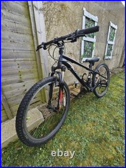 Specialized Hardrock Sport Mountain Bike 13 Frame / 24 Wheels Specialized Hardrock Sport Mountain Bike 13 Frame / 24 Wheels