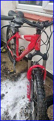 Specialized Hardrock Sport Mountain Bike 17 inch frame and just been serviced