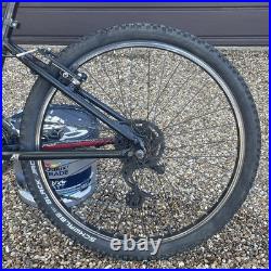 Specialized Hotrock 24-Inch wheel mountain bike. Frame 13 XS. Unisex