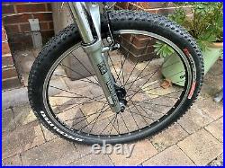 Specialized RockHopper 19 inch frame 26 inch wheels