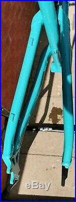Superb Santa Cruz Heckler 19 frame restored in turquoise blue