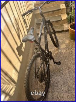 Trek 3900 MOUNTAIN BIKE SILVER AND BLACK 16 FRAME GOOD CONDITION Trek 3900 MOUNTAIN BIKE SILVER AND BLACK 16 FRAME GOOD CONDITION