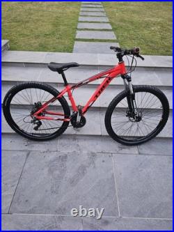 Trek Marlin 5 Men's Mountain Bike 15.5 inch Medium Frame, 26-inch Wheels, Red