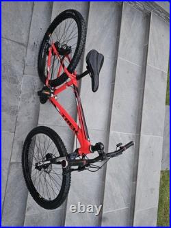 Trek Marlin 5 Men's Mountain Bike 15.5 inch Medium Frame, 26-inch Wheels, Red