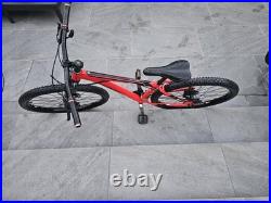 Trek Marlin 5 Men's Mountain Bike 15.5 inch Medium Frame, 26-inch Wheels, Red
